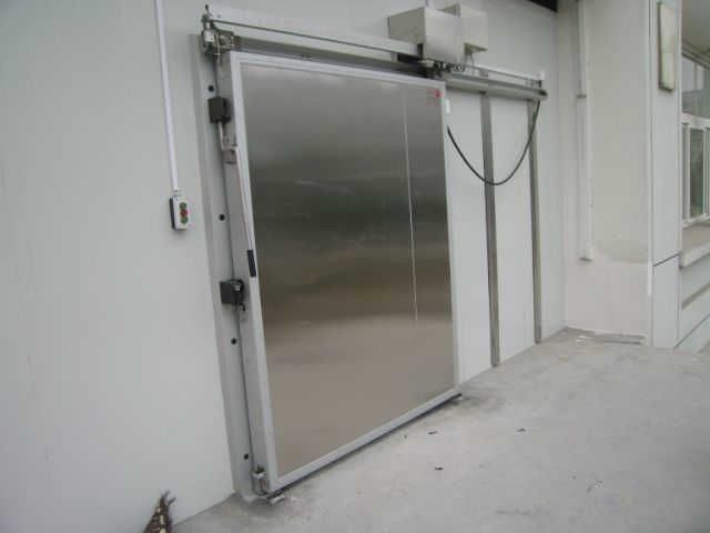 ประตูบานพับแบบเลื่อนไฟฟ้าแบบแมนนวล Walk In Freezer Low Temperature Commercial Cooling Walk In Cooler